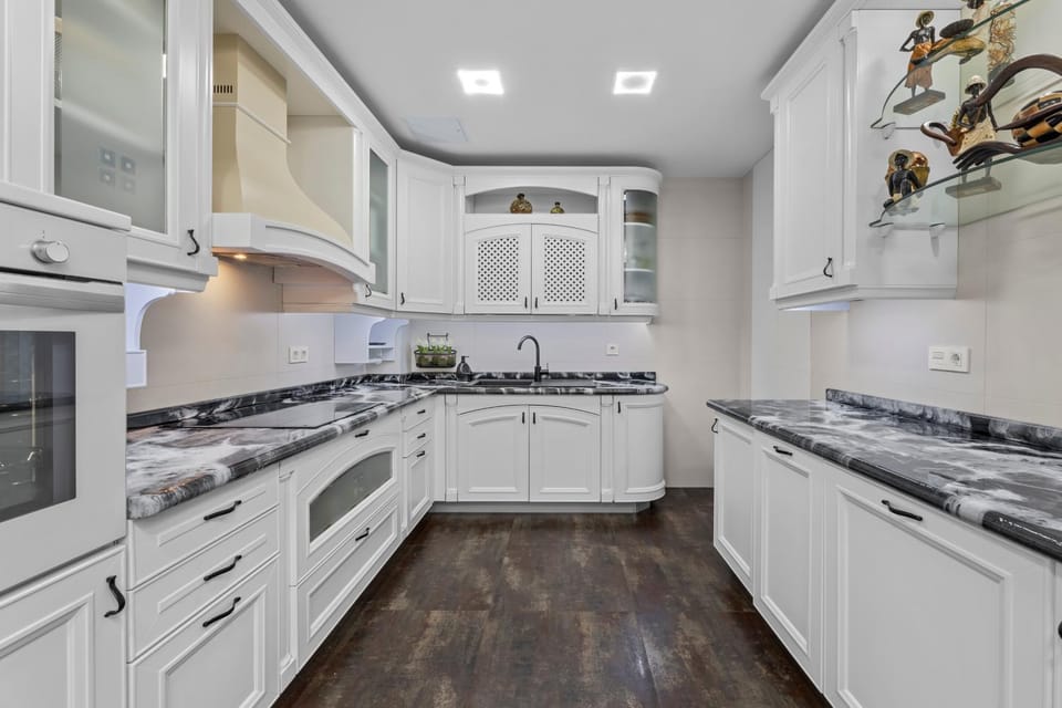 Kitchen or kitchenette, dishwasher