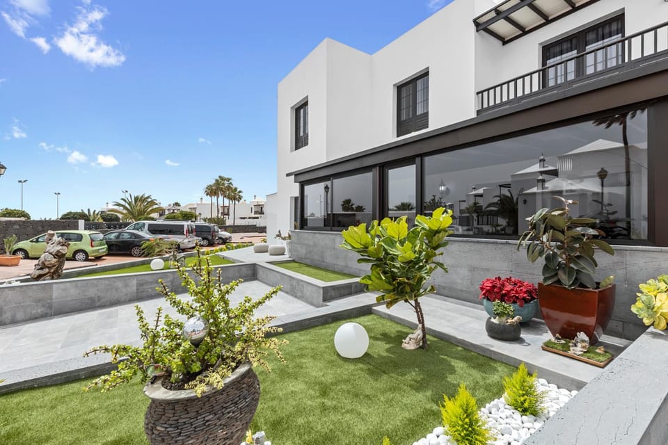 Property building, Garden, Garden view