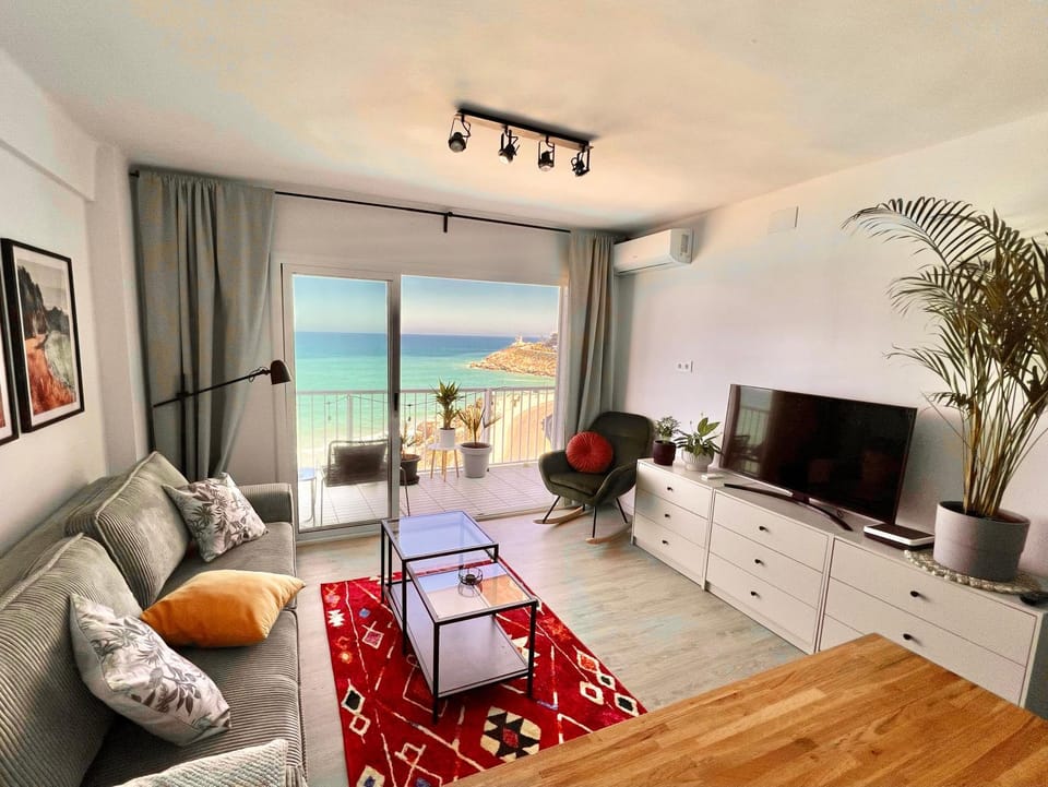 Communal lounge/ TV room, TV and multimedia, Living room, Seating area, Sea view