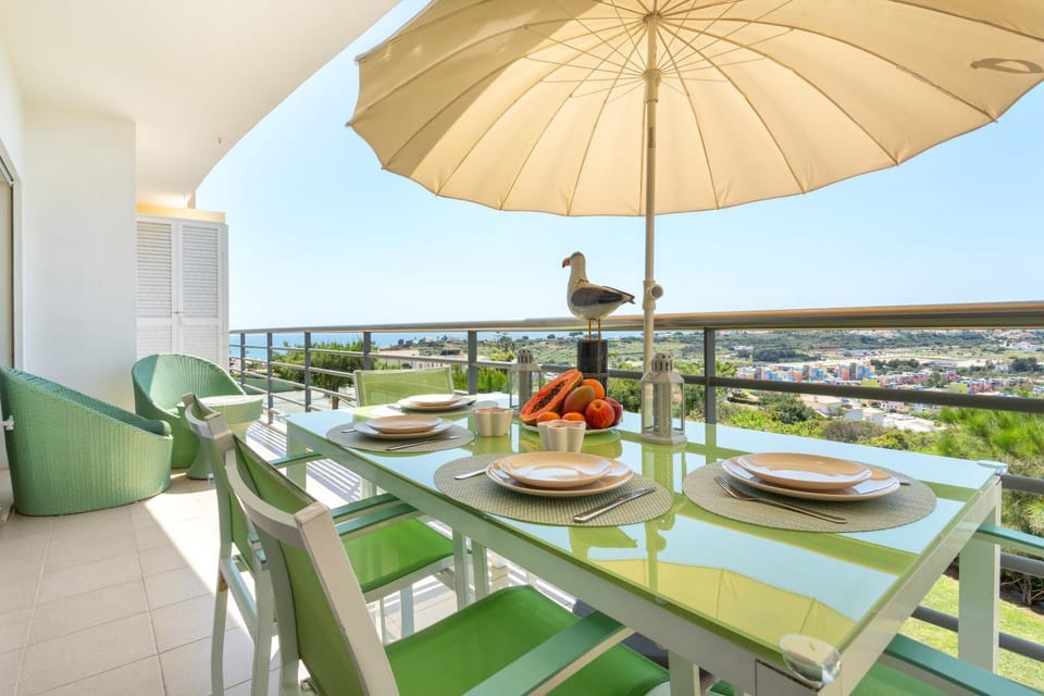 Patio, Day, Natural landscape, View (from property/room), Balcony/Terrace, Living room, Food and drinks, Seating area, Dining area, Food, Sea view