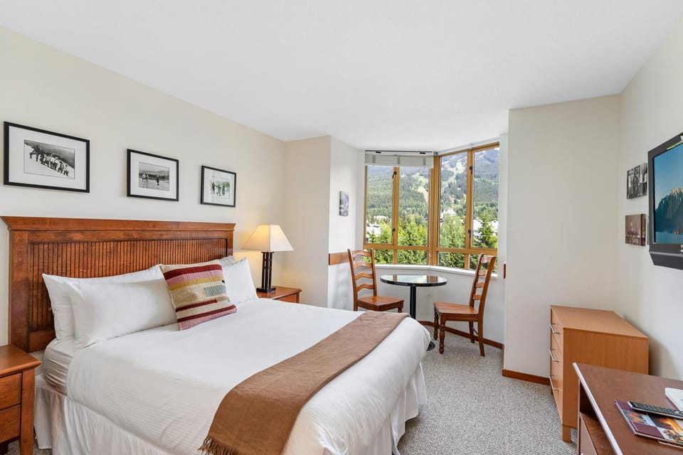 Bed, TV and multimedia, Bedroom, heating, air conditioner