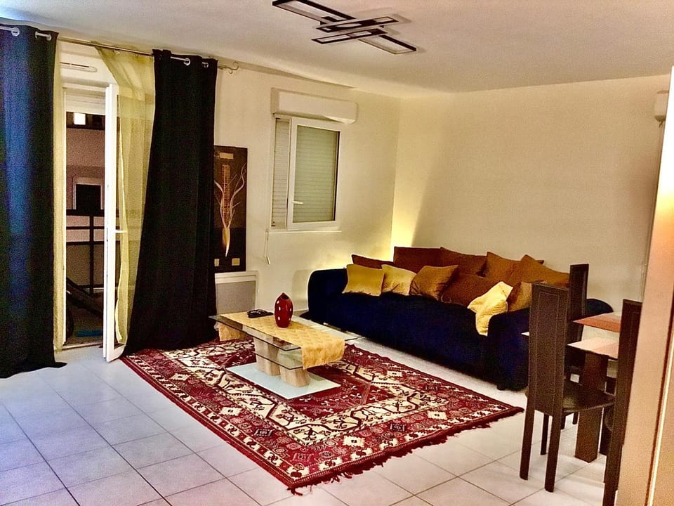 APPARTEMENT T2 - 75 m2 VELODROME PRADO Apartment in Marseille