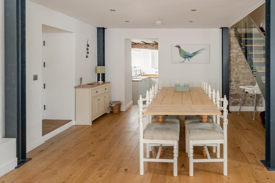 Seating area, Dining area