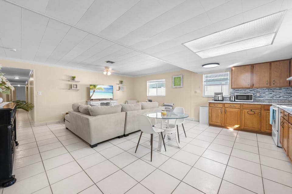 Tropical Tranquility In South Hutchinson Beach Apartment in Fort Pierce