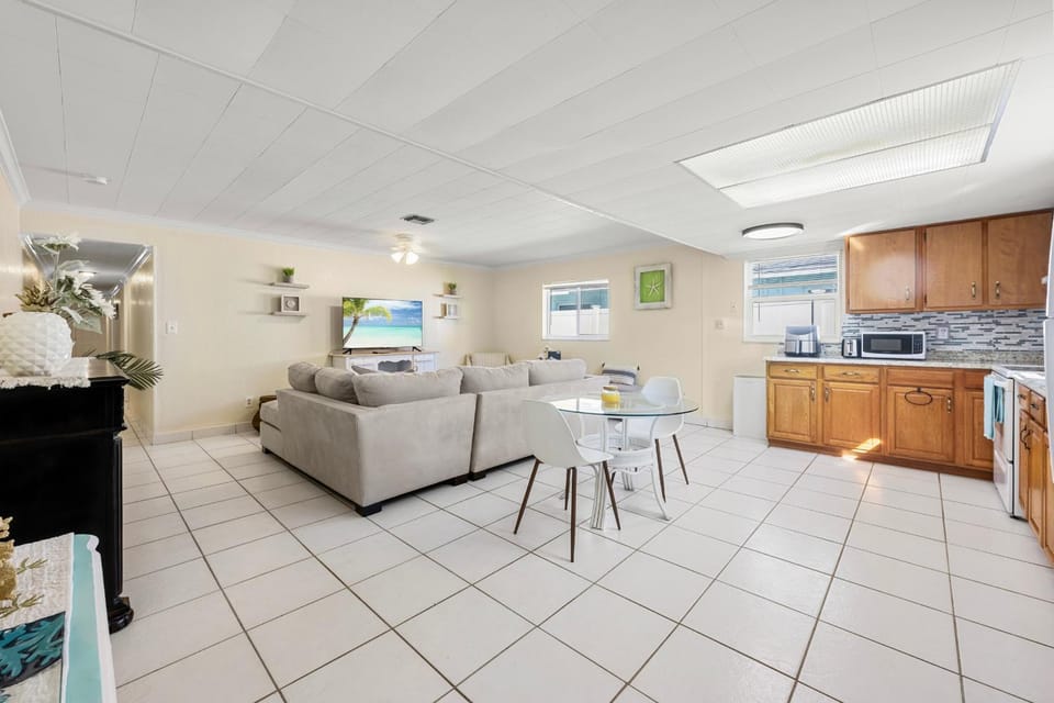 Tropical Tranquility In South Hutchinson Beach Apartment in Fort Pierce