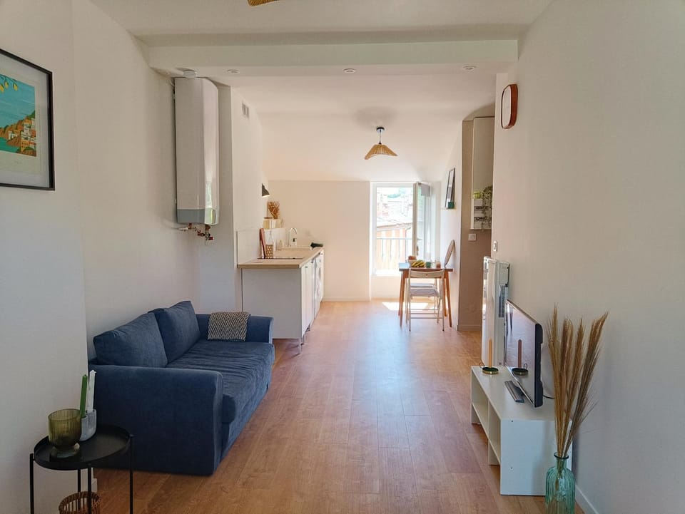 TV and multimedia, Living room, Seating area