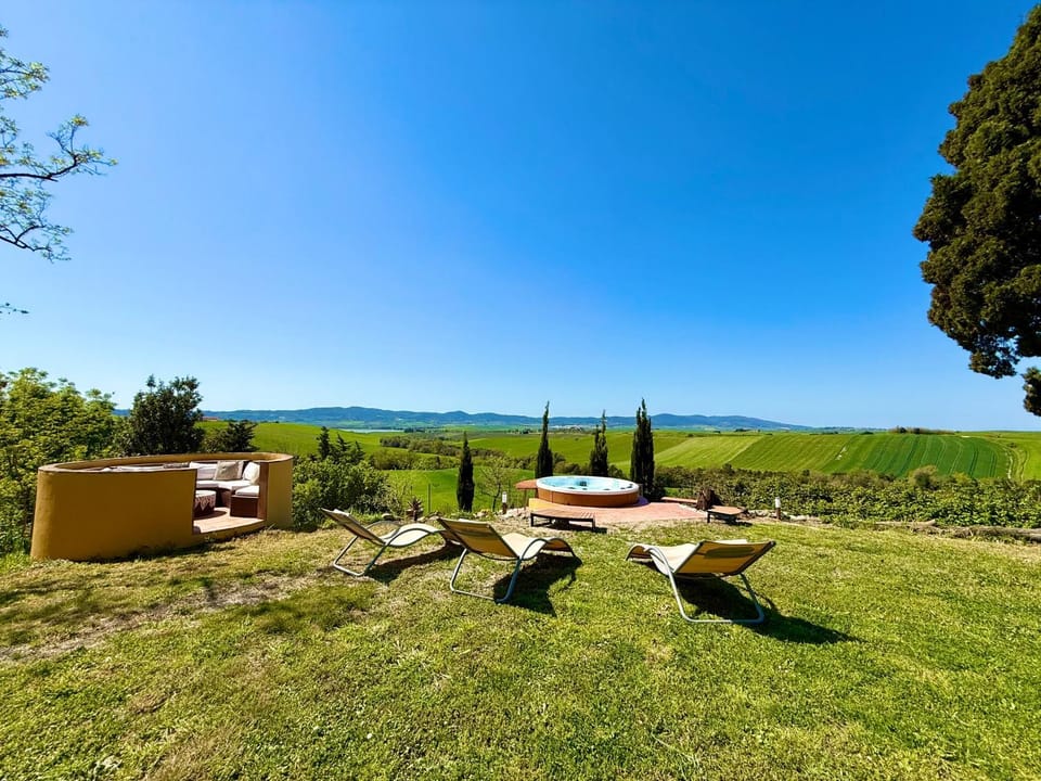 Il Canneto Di Pomaia Farm Stay in Tuscany