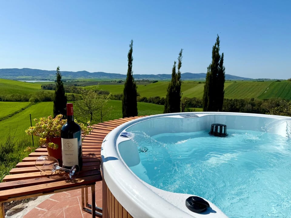 Il Canneto Di Pomaia Farm Stay in Tuscany