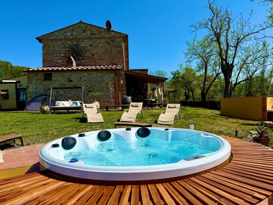 Il Canneto Di Pomaia Farm Stay in Tuscany