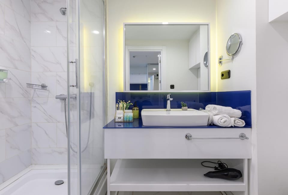 Shower, Bathroom, towels