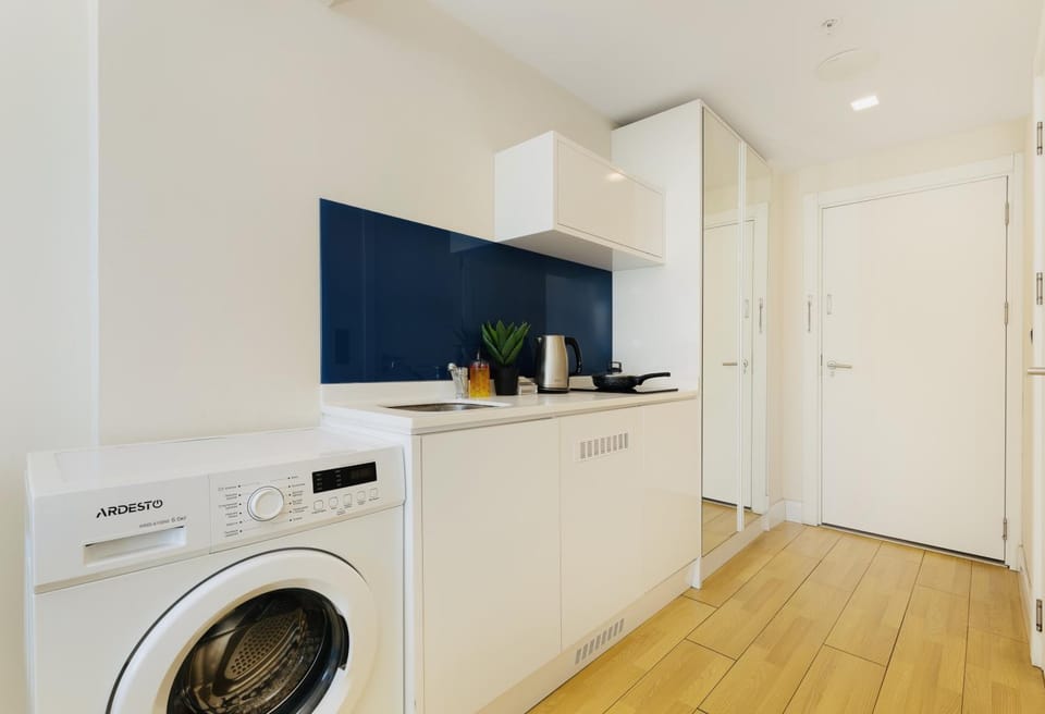 Kitchen or kitchenette, stove, washing machine