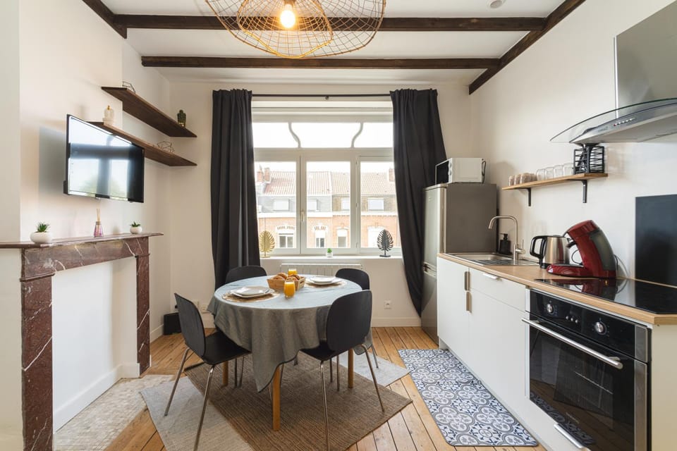 TV and multimedia, Coffee/tea facilities, Kitchen or kitchenette, Food and drinks, Dining area, minibar, pet friendly, stove