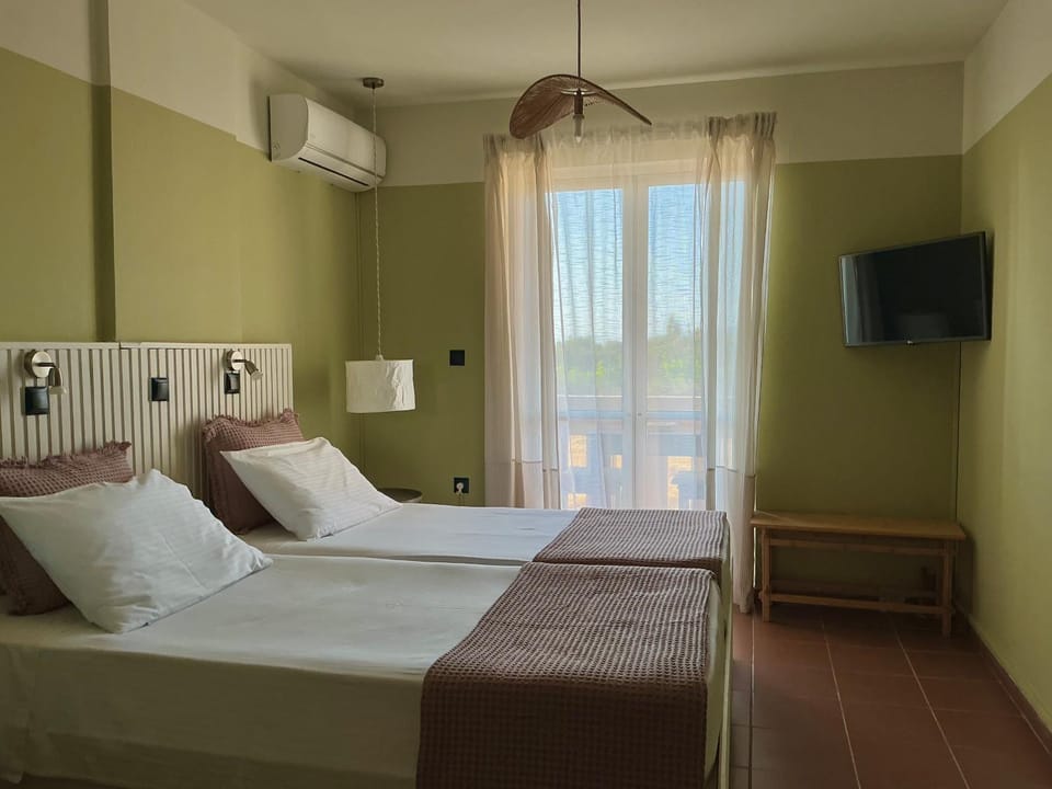 Bed, TV and multimedia, Balcony/Terrace, Bedroom, internet