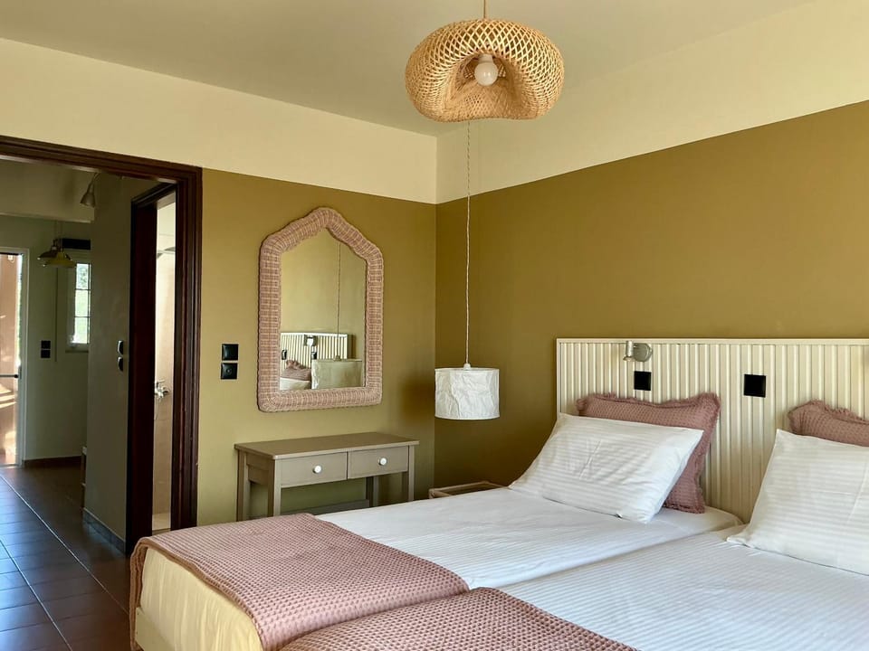 Bed, Photo of the whole room, Bedroom, internet