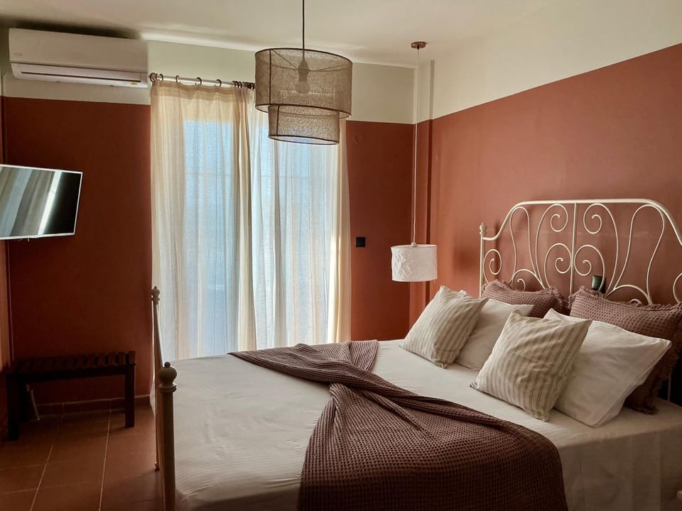 Bed, TV and multimedia, Photo of the whole room, Bedroom, air conditioner