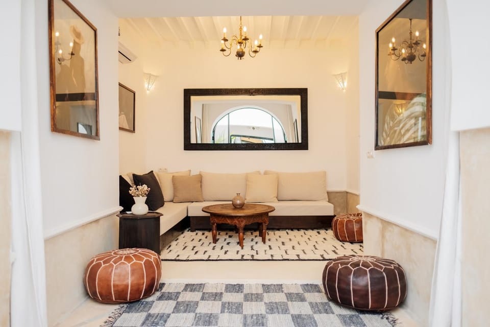 Living room, Seating area