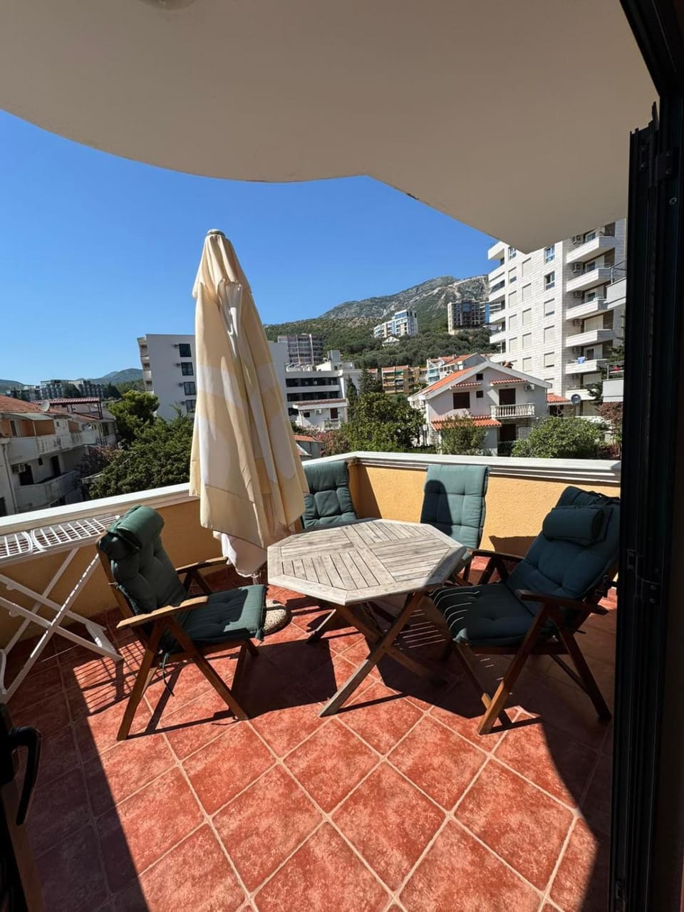 View (from property/room), Balcony/Terrace, Mountain view