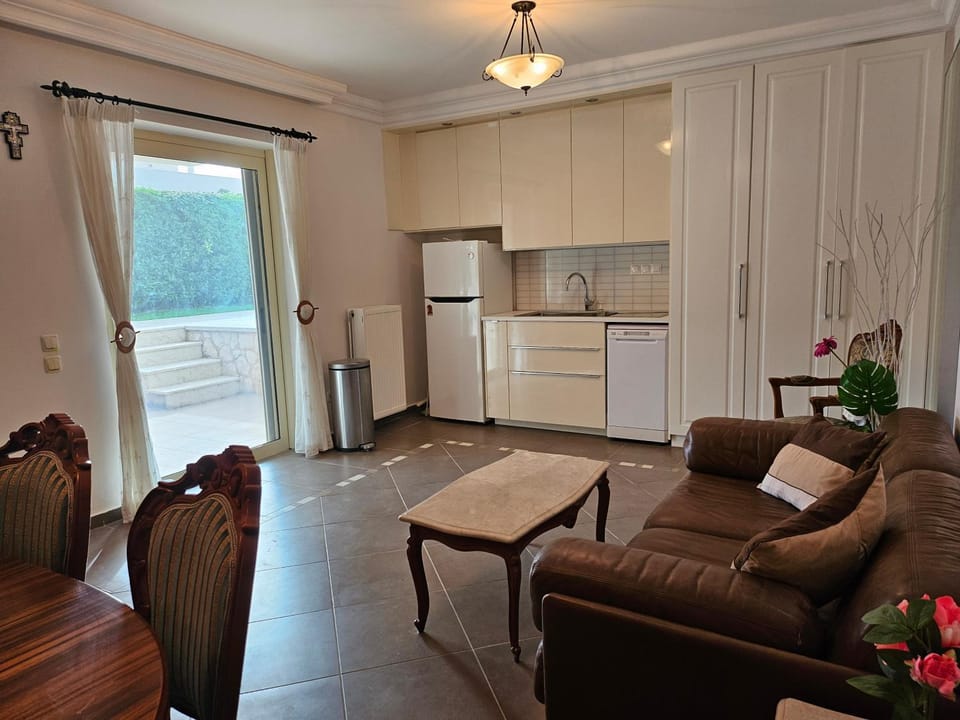 Living room, Seating area, kitchen