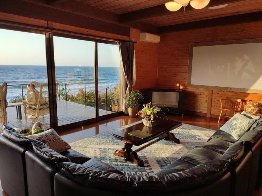 Communal lounge/ TV room, View (from property/room), Living room, Sea view