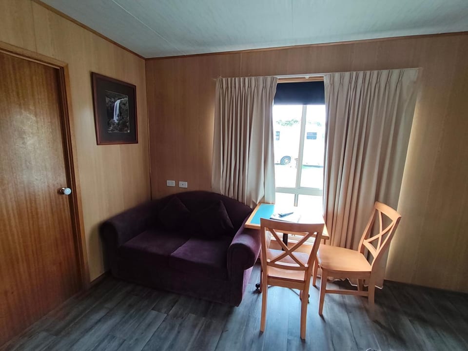 Highlander Van Village Hotel in Armidale