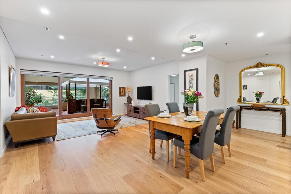 Living room, Dining area
