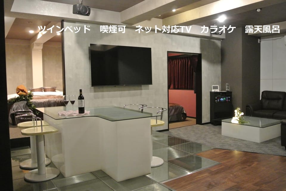 TV and multimedia, Photo of the whole room