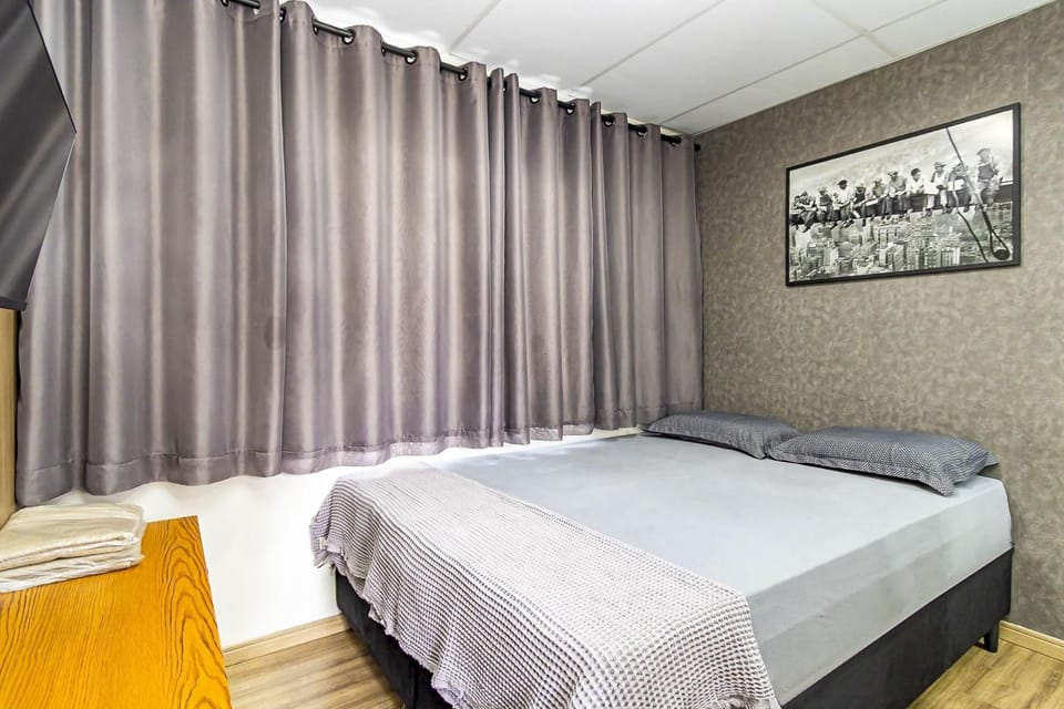 Bed, TV and multimedia, Photo of the whole room, Bedroom, internet