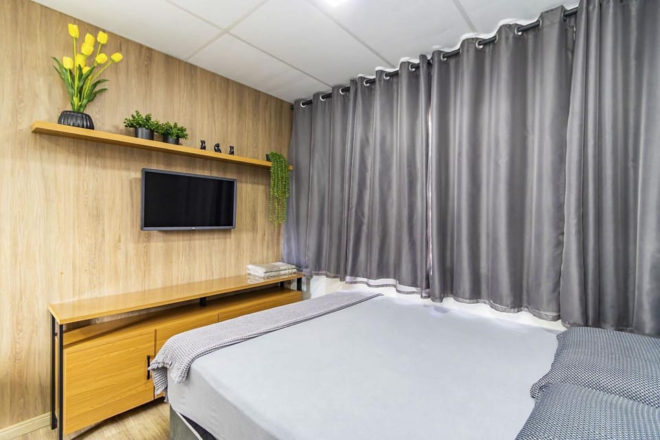 Bed, TV and multimedia, Photo of the whole room, Bedroom, internet