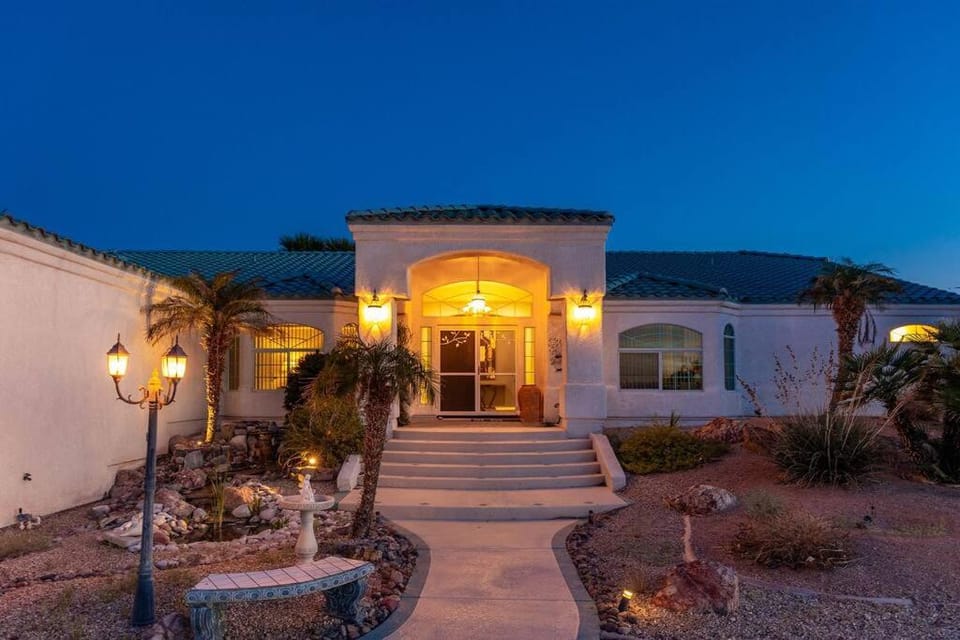 Pool Spa Pool Table Lake View Sleeps 24 House in Lake Havasu City