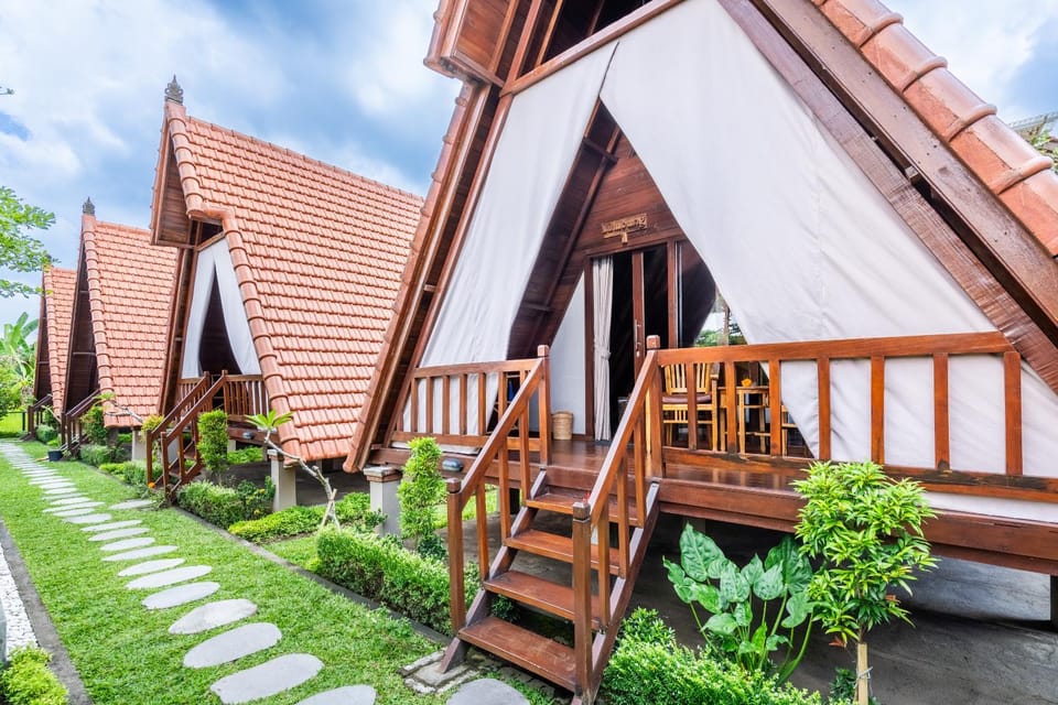 Property building, Day, Garden, Text overlay, Text overlay