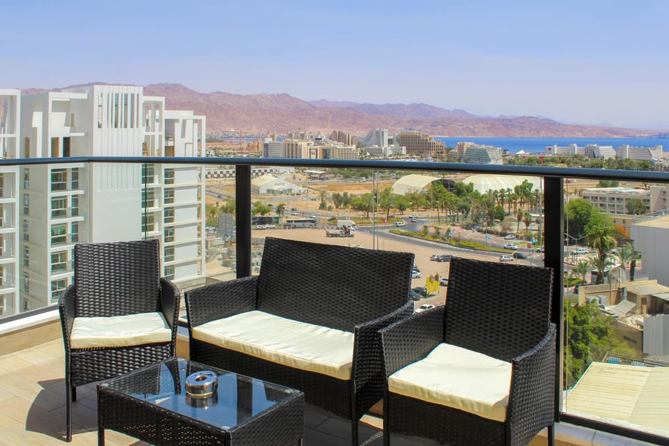 View (from property/room), Balcony/Terrace, Seating area, City view, Mountain view, Sea view