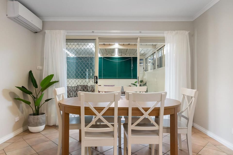 Occy's at Fingal Bay House in Fingal Bay