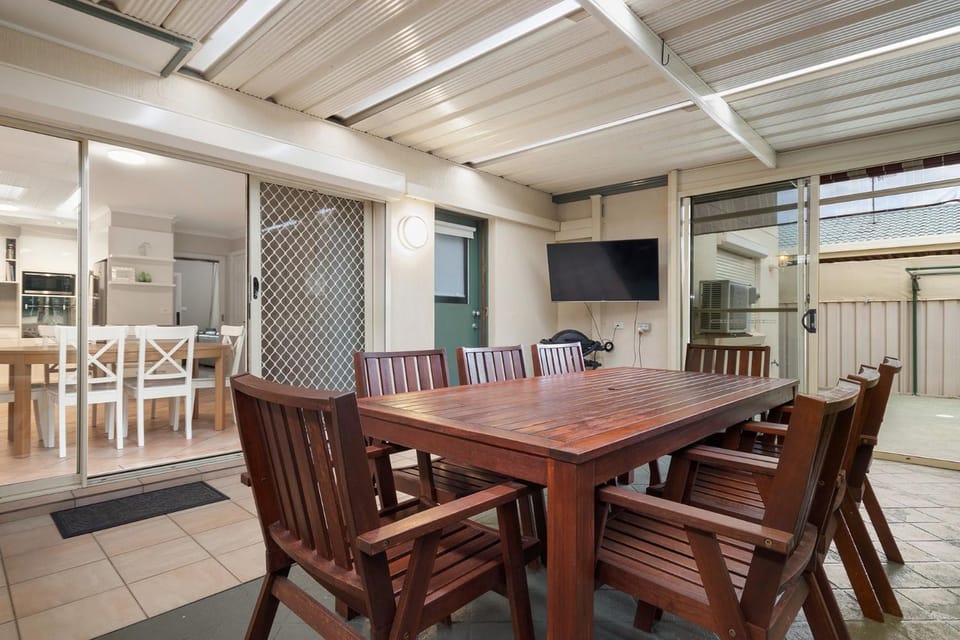 Occy's at Fingal Bay House in Fingal Bay