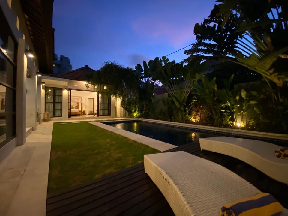 Property building, Swimming pool