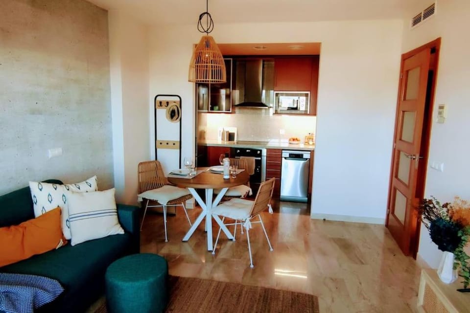 Seating area, Dining area