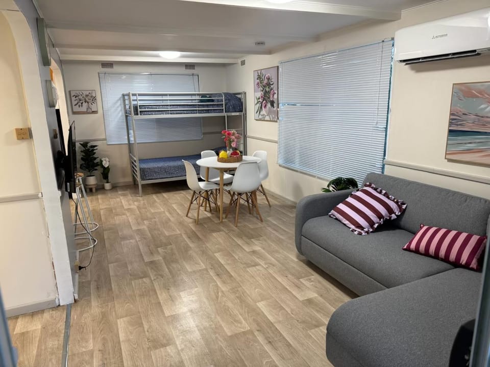 Coachstop Caravan Park Hotel in Maitland