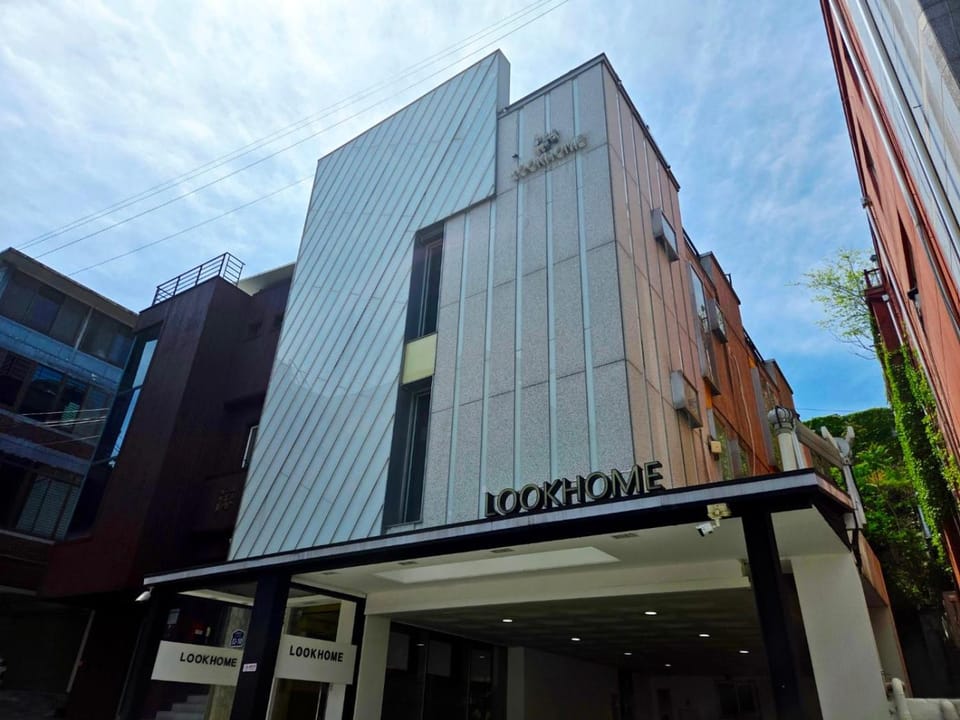 Property building, Day