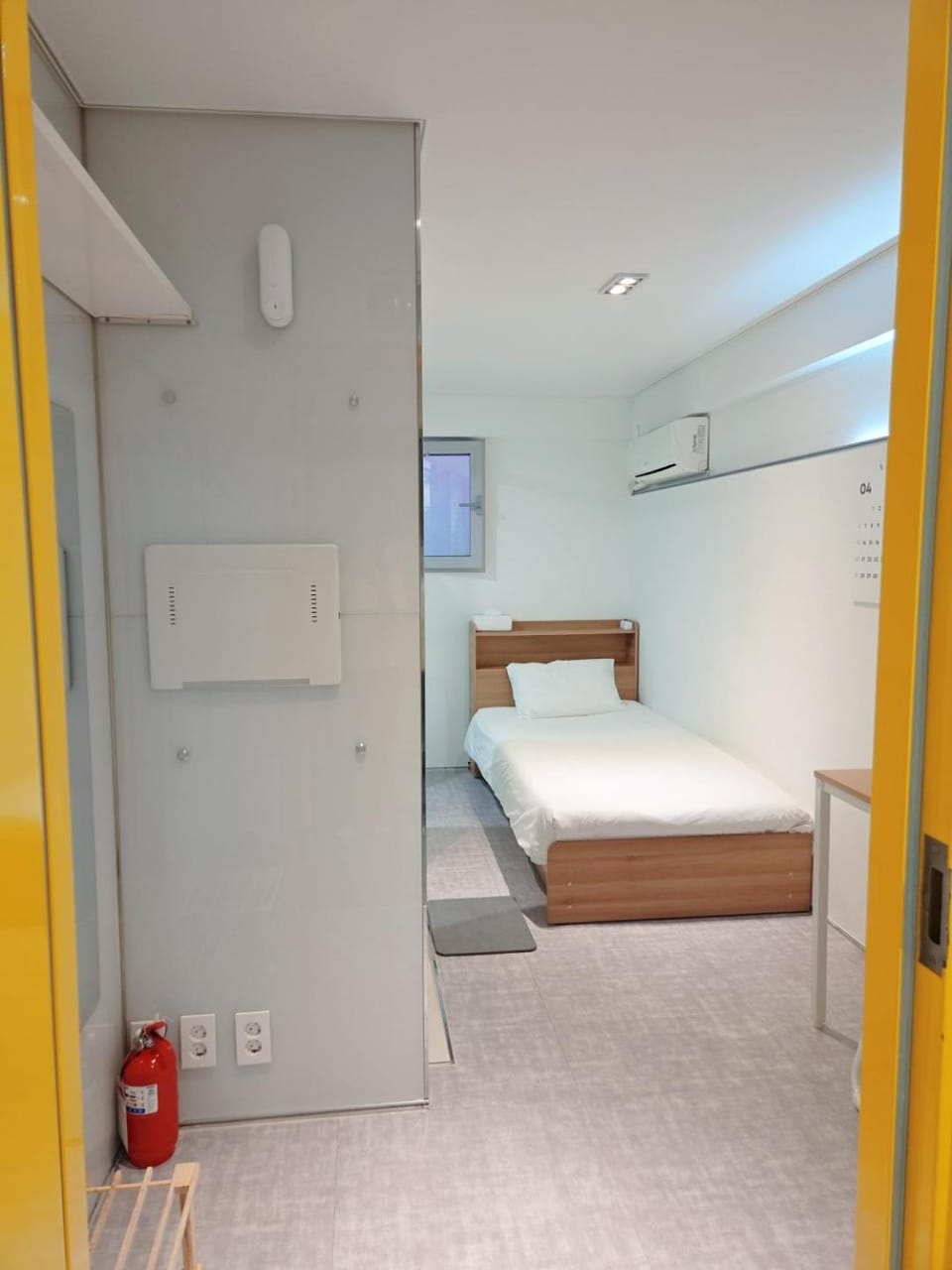 Toilet, Bathroom, TV and multimedia, Bedroom, heating, air conditioner