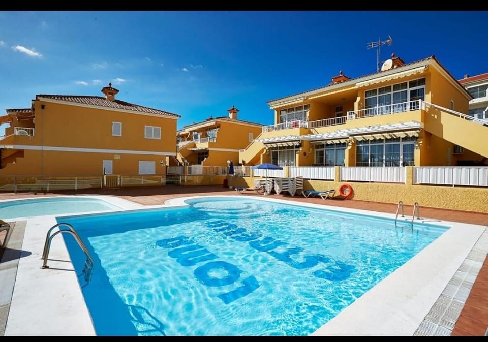Arguineguin 2bedrooms piscina swimming pool apartment Bed and Breakfast in Arguineguín