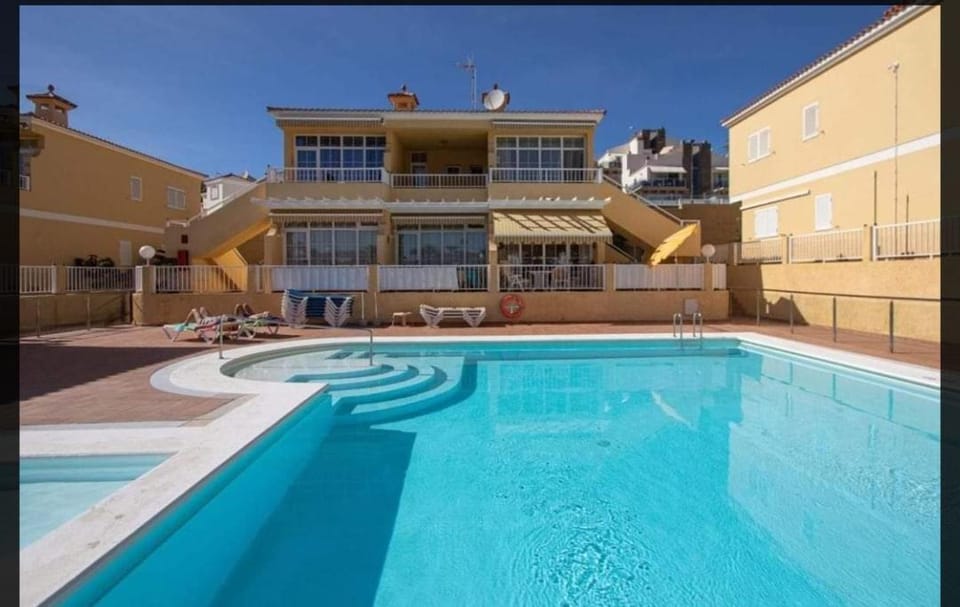 Arguineguin 2bedrooms piscina swimming pool apartment Bed and Breakfast in Arguineguín
