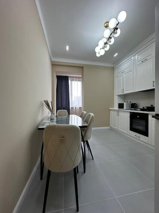 Kitchen or kitchenette, Dining area, minibar, pet friendly, stove