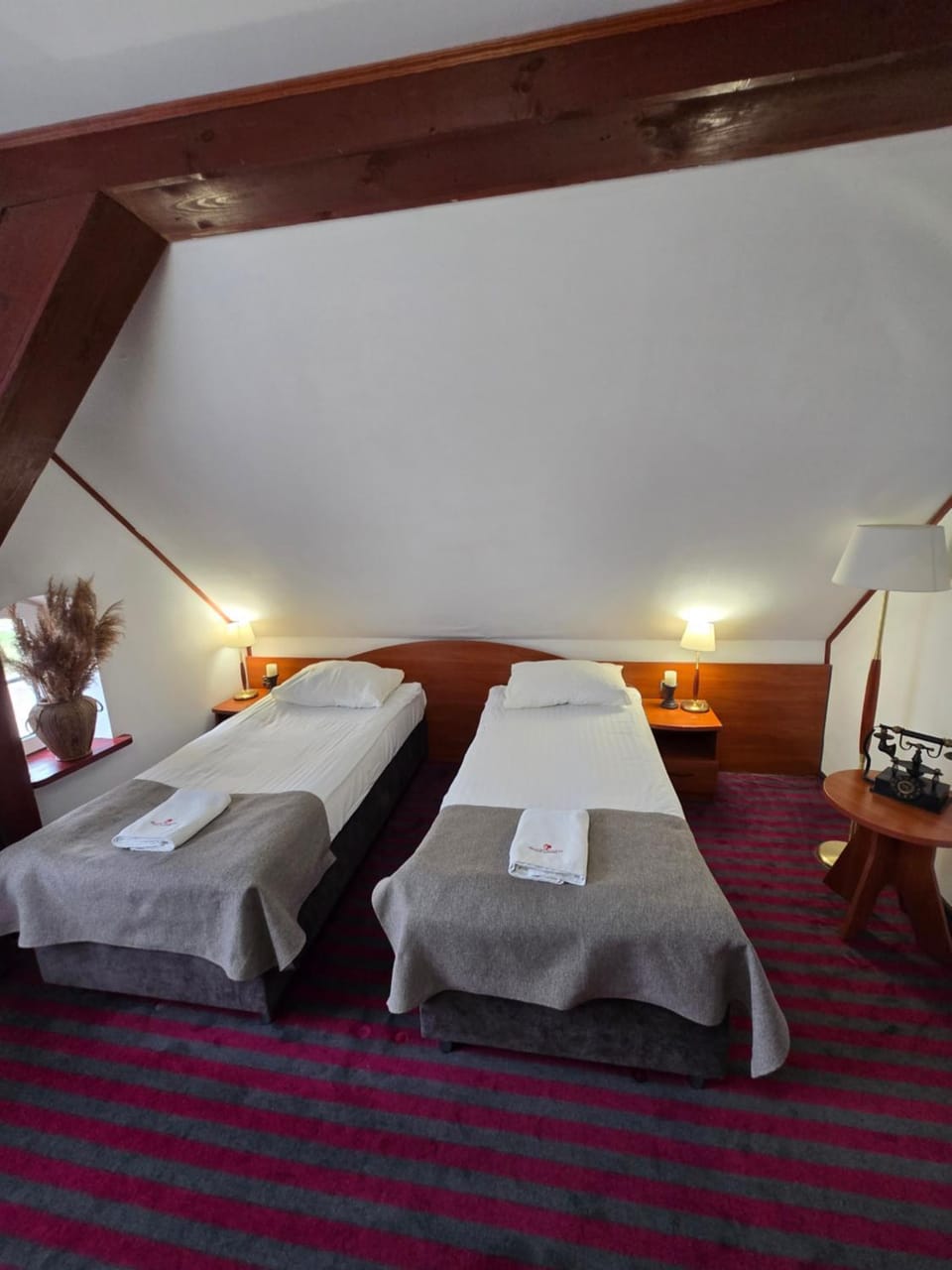 Restaurant/places to eat, Bed, Photo of the whole room, Bedroom, Swimming pool, Breakfast
