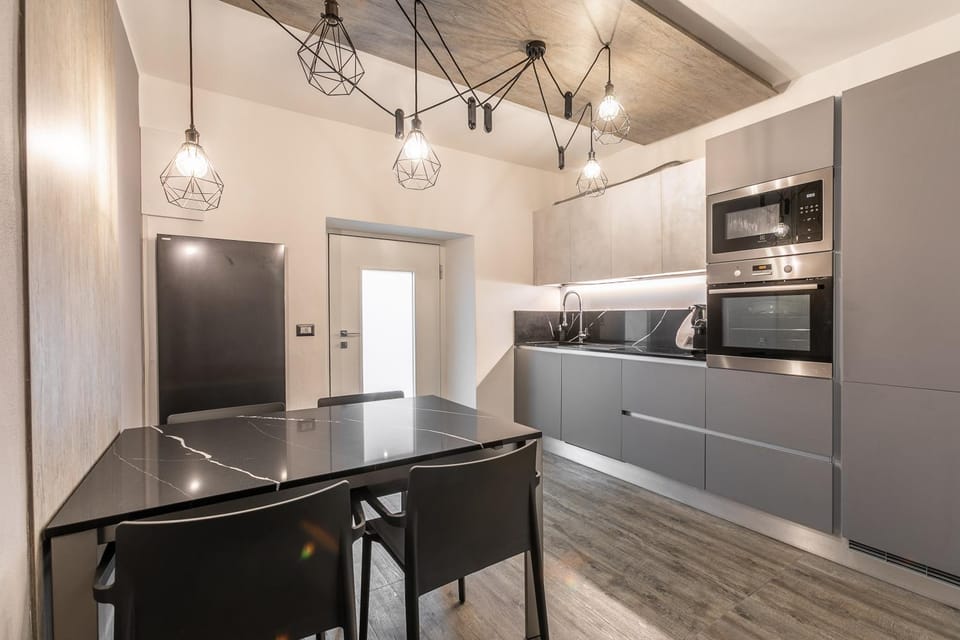 Kitchen or kitchenette, Dining area, pet friendly, stove