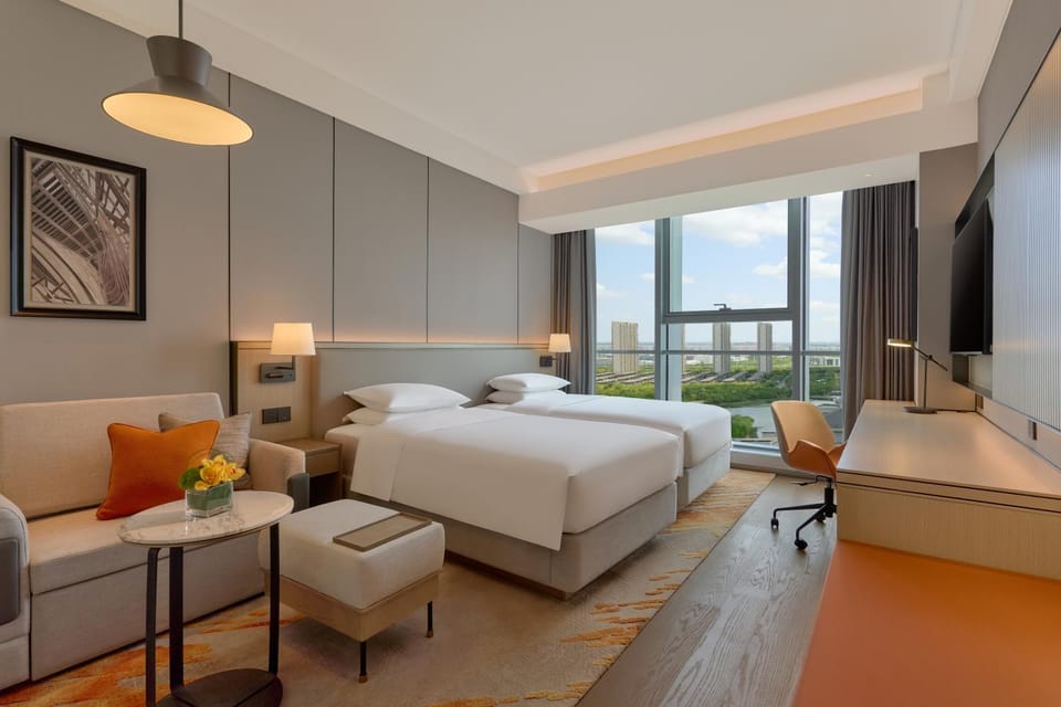 Bed, Photo of the whole room, Seating area