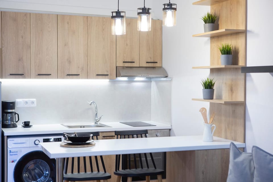 Kitchen or kitchenette, Dining area, stove