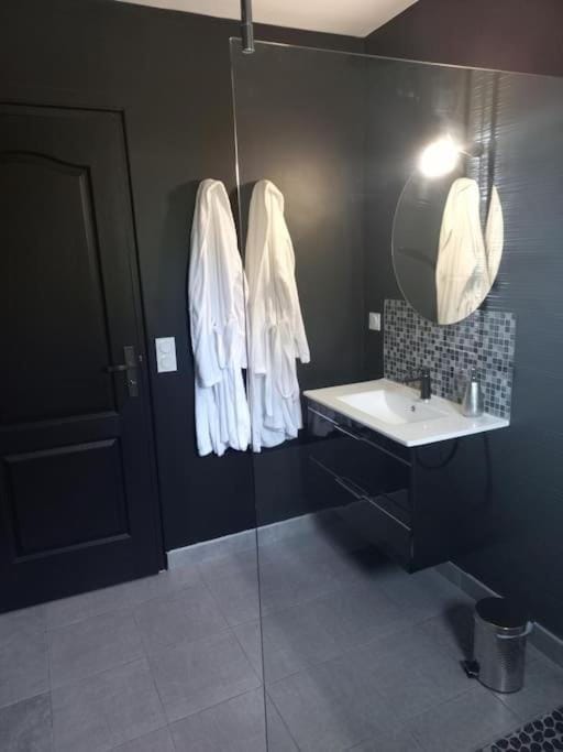 Bathroom, towels