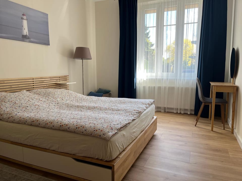 Photo of the whole room, Bedroom