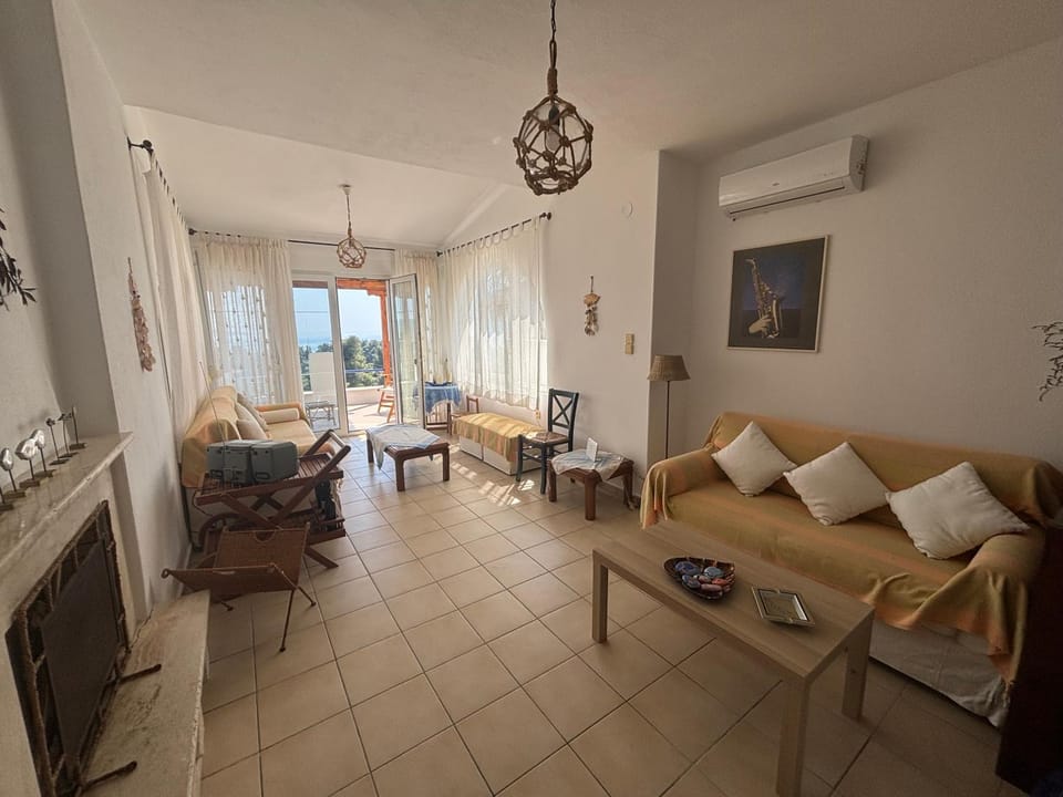 TV and multimedia, Living room, Seating area, air conditioner