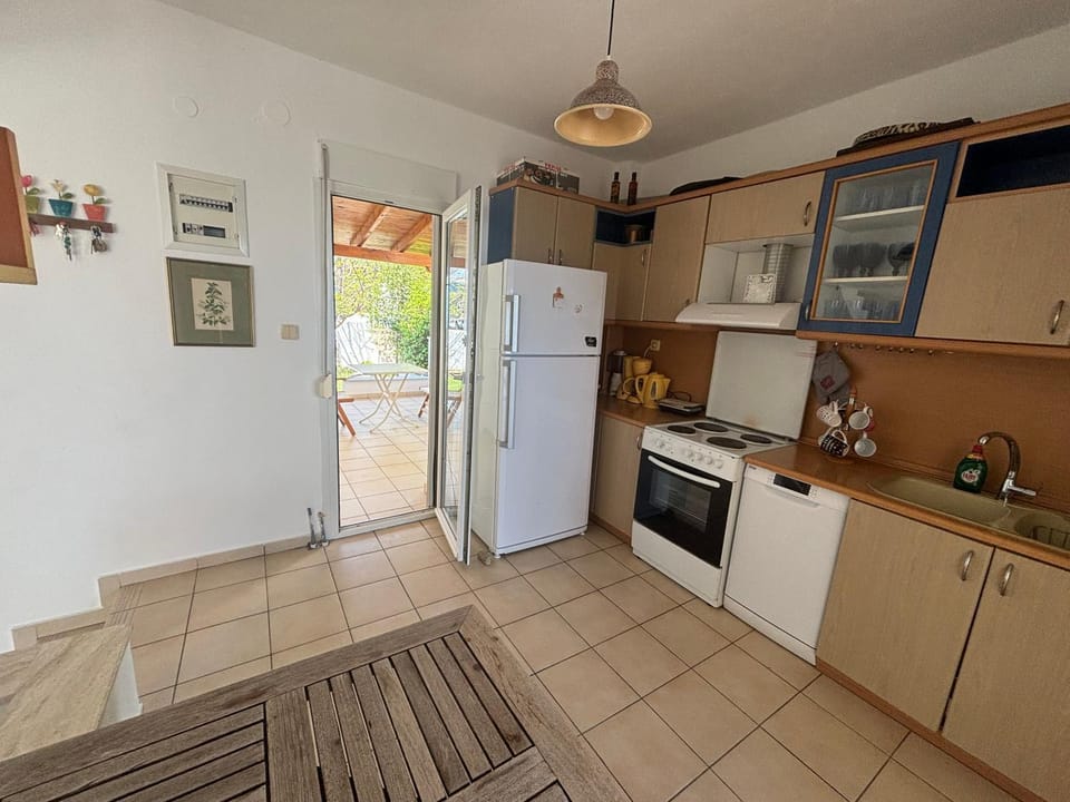Kitchen or kitchenette, dishwasher, pet friendly, stove