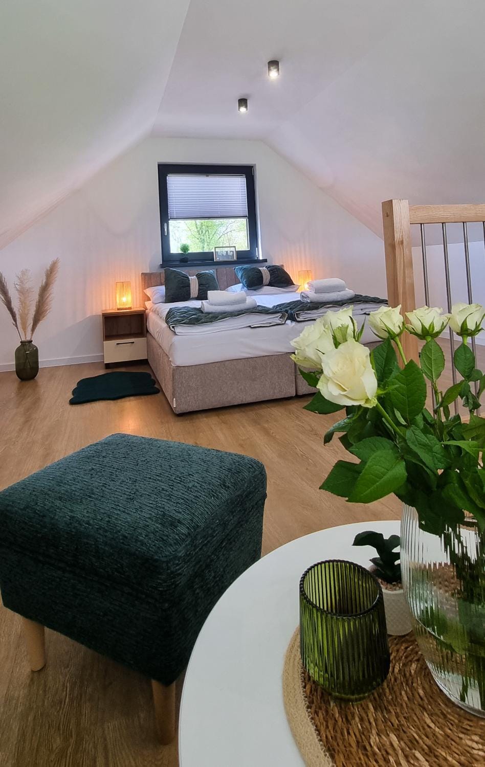 Bed, Photo of the whole room, Seating area, Bedroom